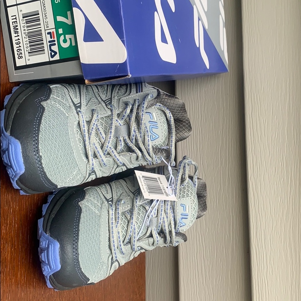 New FILA 7.5 women’s trail shoes never worn